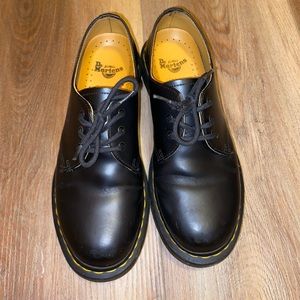 Dr. Martens Oxford shoes in women’s 8